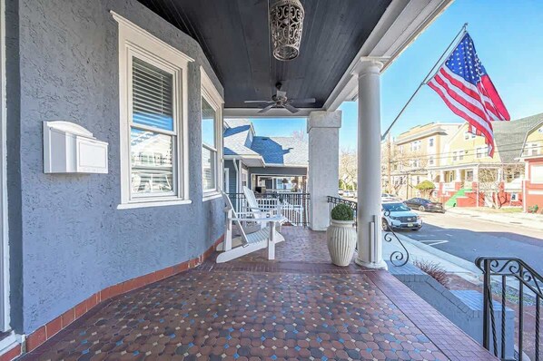 Property grounds - Speakeasy, Hot tub, 1920s Family Beach Home (Atlantic City)