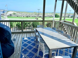 Outdoor dining - Custom beachfront beach pad - boardwalk walkout (Atlantic City)