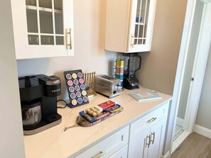 Interior - Custom beachfront beach pad - boardwalk walkout (Atlantic City)
