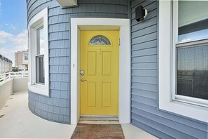 Exterior detail - Custom beachfront beach pad - boardwalk walkout (Atlantic City)