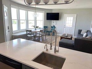 Interior - Custom beachfront beach pad - boardwalk walkout (Atlantic City)