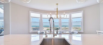 Unreal ocean Beach Pad - beachfront & boardwalk
