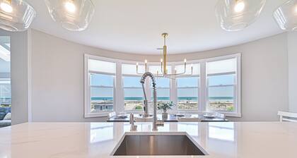 Unreal ocean Beach Pad - beachfront & boardwalk