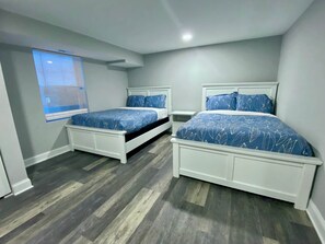 3 chambres, fer et planche à repasser, Wi-Fi, draps fournis