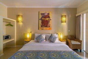 Bungalow Deluxe - utsikt mot poolen (Smugglers Hideaway) | 1 sovrum, minibar, värdeförvaringsskåp på rummet och skrivbord