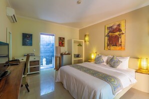 Bungalow Deluxe - utsikt mot poolen (Smugglers Hideaway) | 1 sovrum, minibar, värdeförvaringsskåp på rummet och skrivbord