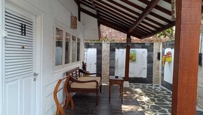 Classic Cottage (Rumah Dua) | Terrace/patio