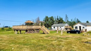 Design House, Bay View, Beachside | Terrace/patio - Skyline Terrace Cottages (Stanhope)