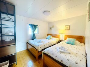 디자인 하우스, 베이 전망, 정원 | 각각 다르게 가구 비치, 암막 커튼, 무료 WiFi, 침대 시트