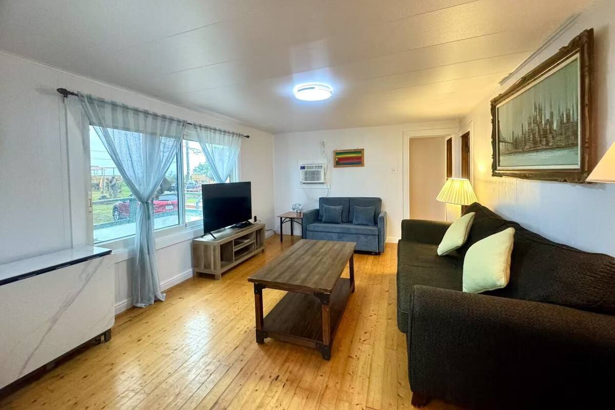 Elite House, Garden View | Living area | 60-cm flat-screen TV with cable channels, fireplace, DVD player