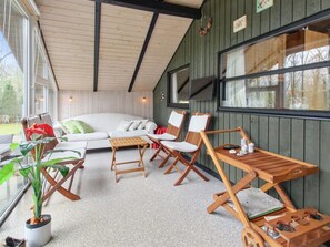 Fernseher, Kamin, DVD-Player