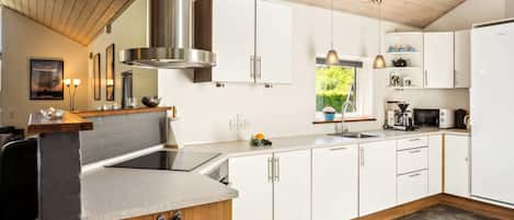 Fridge, microwave, dishwasher, cookware/dishes/utensils