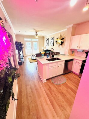 Interior - Luxury resort style, pool view, 1bedroom two bed stylish apartment. (Houston)