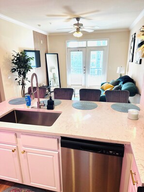Interior - Luxury resort style, pool view, 1bedroom two bed stylish apartment. (Houston)