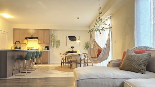 Spacious 2800 sqft home,18 mins to the falls & wineries. Perfect for families!