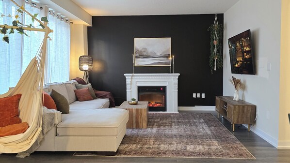 Smart TV, fireplace, ping pong