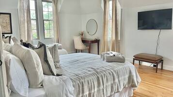 4 camere, una scrivania, ferro/asse da stiro, culla da viaggio