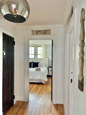 4 Schlafzimmer, Schreibtisch, Bügeleisen/Bügelbrett, Reisekinderbett