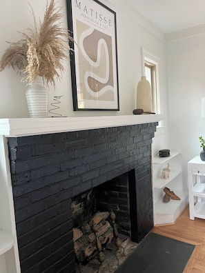 Interior - The Designers Den-Sleeps 10, Pets ok, 5min to IHFC & HPU, Emerywood! (High Point)