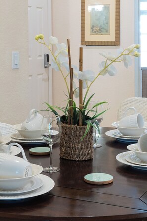 Dining - Davenport Andros Condo Retreat (Davenport)