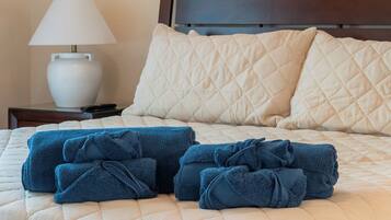 3 slaapkamers, een strijkplank/strijkijzer, gratis wifi, beddengoed