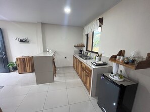 Departamento | Cocina privada | Frigobar, parrilla de estufa, cafetera y tetera y tetera eléctrica 