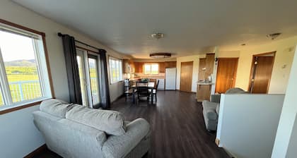 Lakeview Lodge beside Payne Lake & close to Waterton Lakes National Park