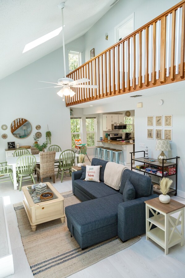 Téléviseur connecté, foyer, jeux vidéo, livres