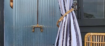 Retro beach house.
Central and close to beach. 
Room for all the family.