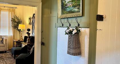 ⚜️Rivertown Retreat⚜️ Lewis & Clark stayed here. King bed.
Sleeps 4