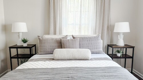 Centrally located Spacious & Comfortable 2 Master Bedroom Home For large Groups