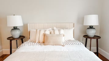 6 slaapkamers, een strijkplank/strijkijzer, gratis wifi, beddengoed