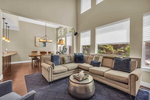 TV, peis og kontorer