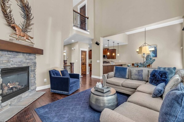 Fernseher, Kamin, Arbeitsbereiche