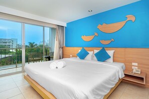 Dobbeltrom – deluxe, balkong | Memory foam-senger, safe på rommet, wi-fi (inkludert) og sengetøy