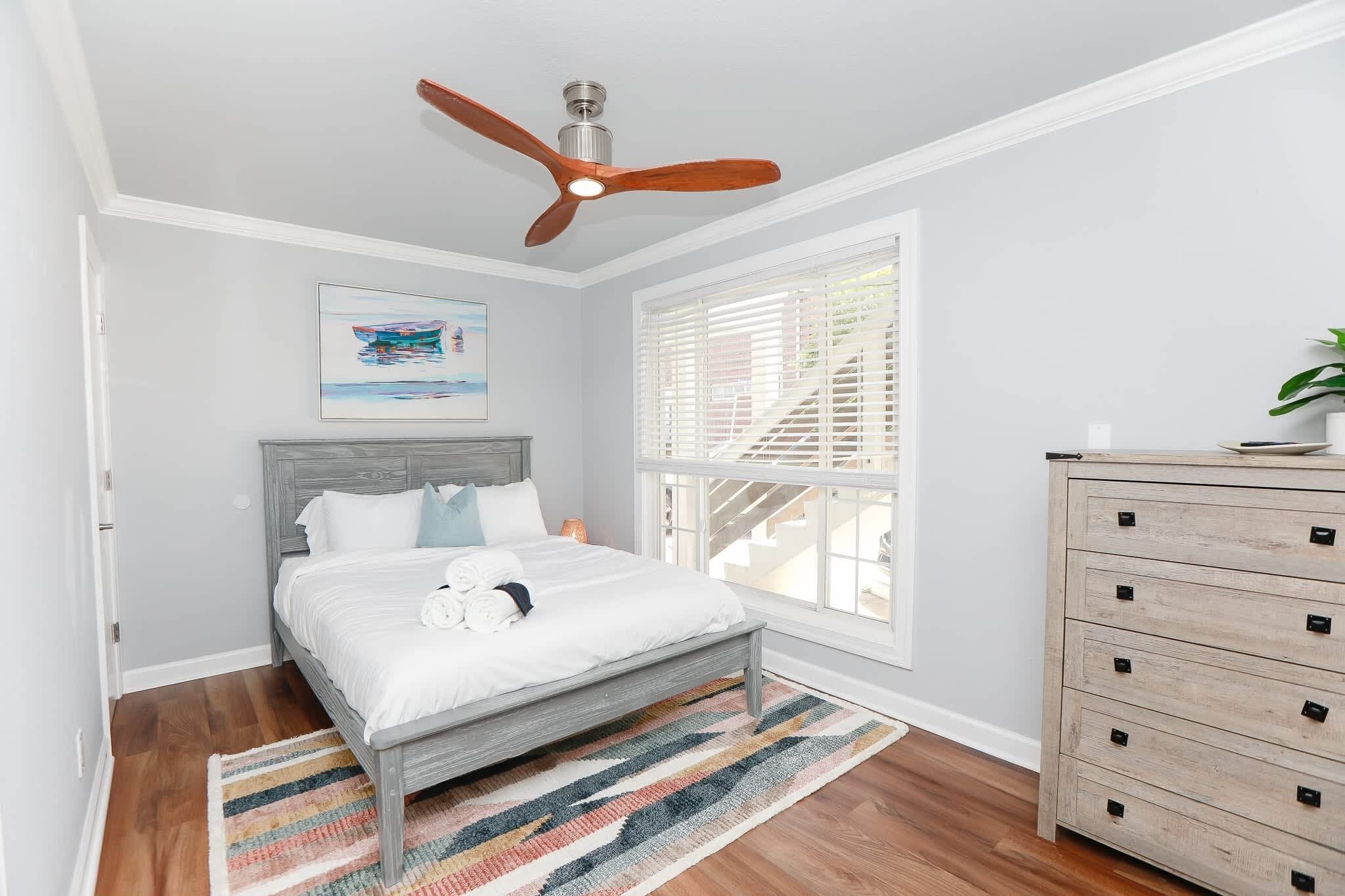 2 habitaciones, tabla de planchar con plancha, wifi y ropa de cama 