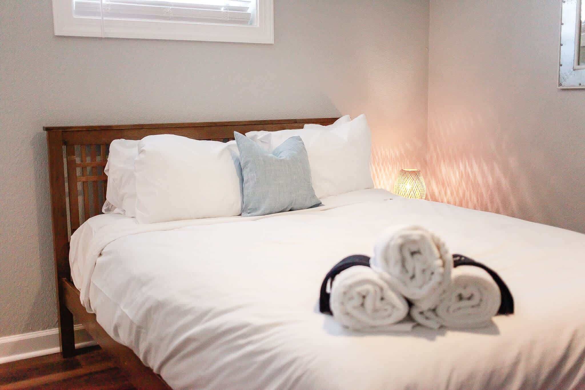 2 bedrooms, iron/ironing board, WiFi, bed sheets