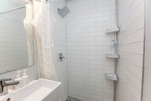 Shower, hair dryer, towels, shampoo