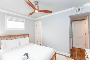 2 bedrooms, iron/ironing board, WiFi, bed sheets - Sojourn Palm Suite at Beach Cottages (Norfolk)