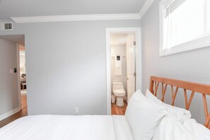 2 chambres, fer et planche à repasser, Wi-Fi, draps fournis
