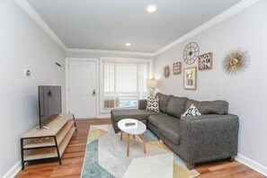 TV - Sojourn Beach Suite 2 BR 2 BA at Beach Cottages (Norfolk)