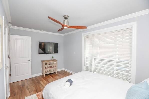 2 habitaciones, tabla de planchar con plancha, wifi y ropa de cama 