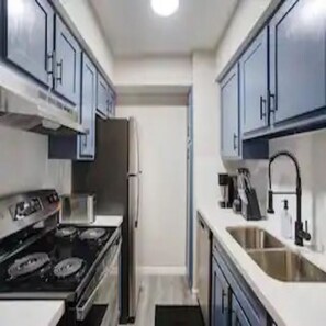 Private kitchen - Chic Apartment in Memorial 3 mins from Washington Ave!
(Houston)