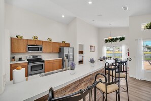 Private kitchen - Spacious Villa Near Disney (Davenport)