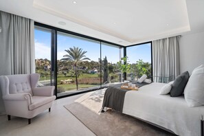 5 bedrooms, iron/ironing board, WiFi, bed sheets - Villa Sandie | Front Golf Sauna Jacuzzi Family (Estepona)