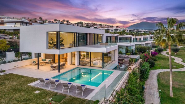 Pool - Villa Sandie | Front Golf Sauna Jacuzzi Family (Estepona)