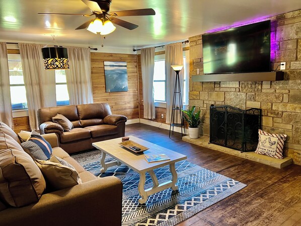 TV connectée, cheminée