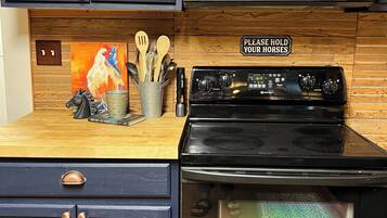 雪櫃、微波爐、焗爐、爐具