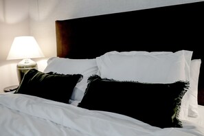 Een strijkplank/strijkijzer, wifi, beddengoed, rolstoeltoegang