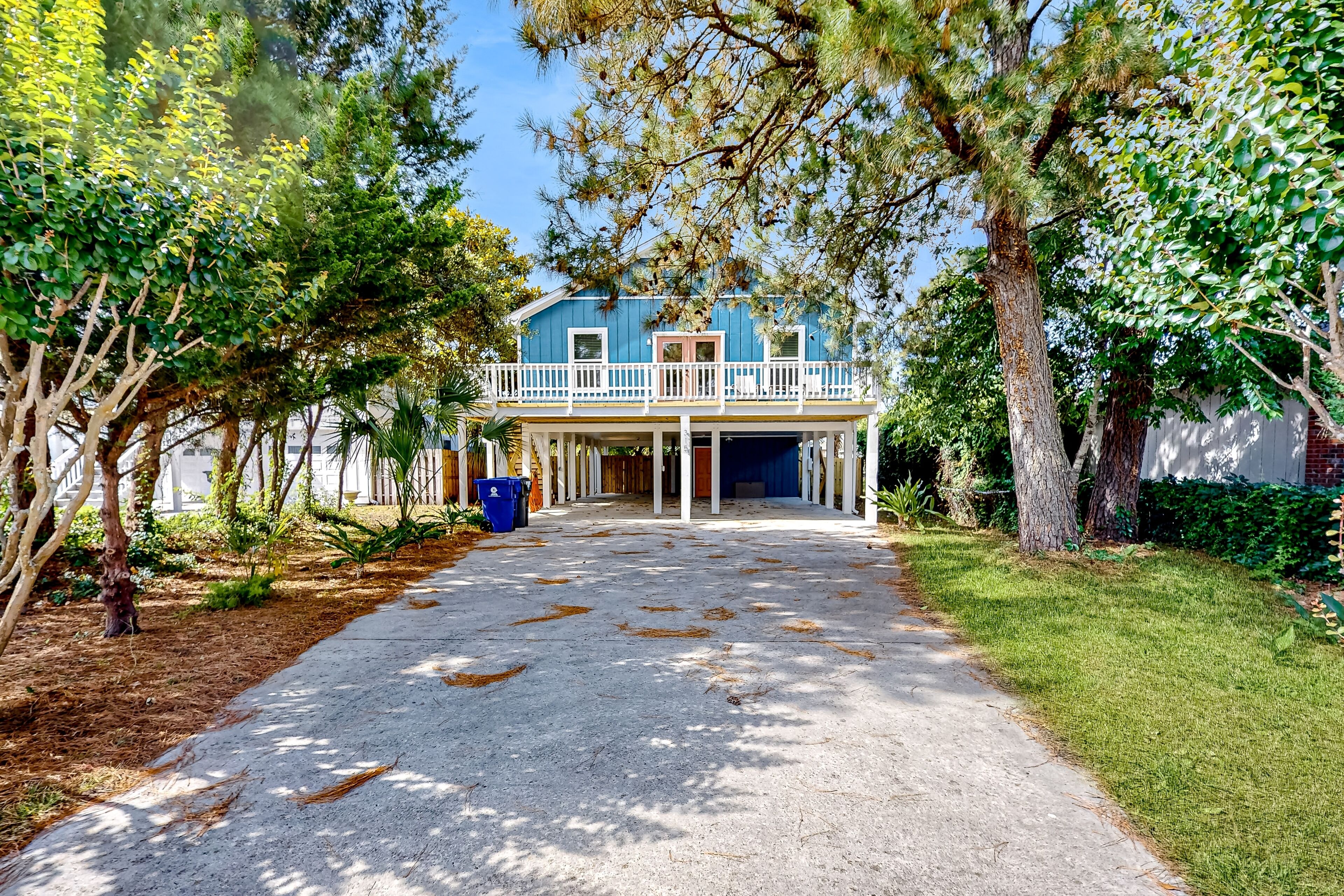 Dog friendly coastal retreat with short walk to the beach and enclosed yard